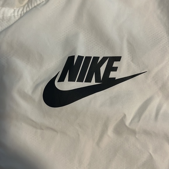 Nike Black and white wind breaker - Picture 2 of 3